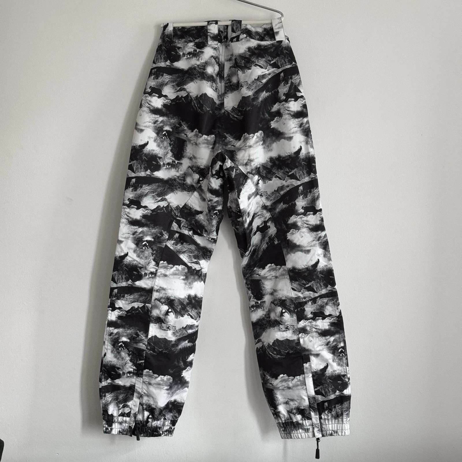 Surfanic Ski Pants Mens -M- Snow Print 10K Waterproof Snowboard Trousers
Opens in a new window or ta