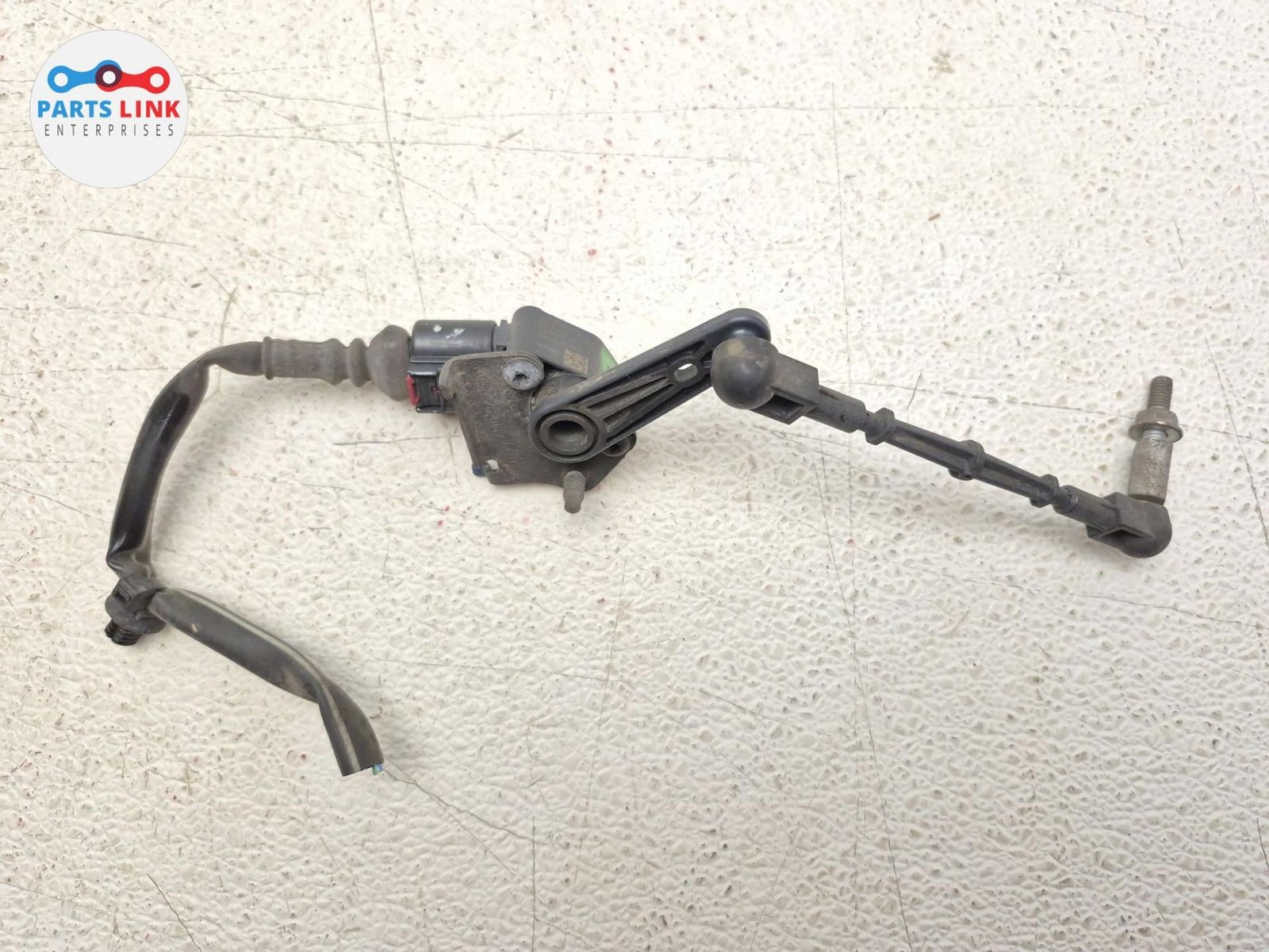 2016-20 BENTLEY BENTAYGA REAR RIGHT SENSOR LEVEL HEIGHT RIDE PLUG SET OEM 636