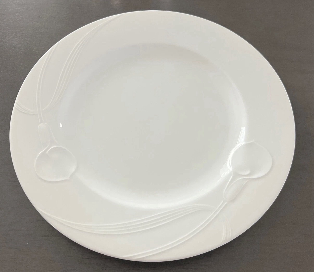 Classic Flair Mikasa White 10 3/4