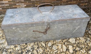 Vntge WWII US SS MFG CO 1945 Metal Tool Box 22" x 8" x 7" Silver Gold Storagebox
