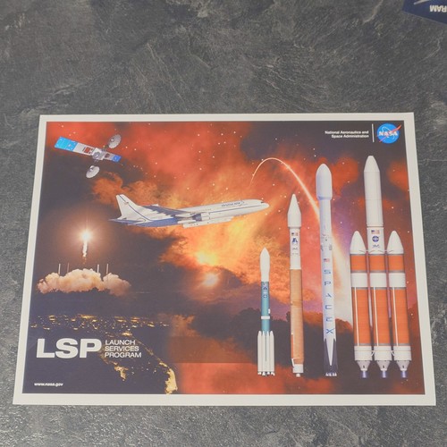 NASA Journey to Mars activity pack with colouring pad and stickers - Picture 4 of 11