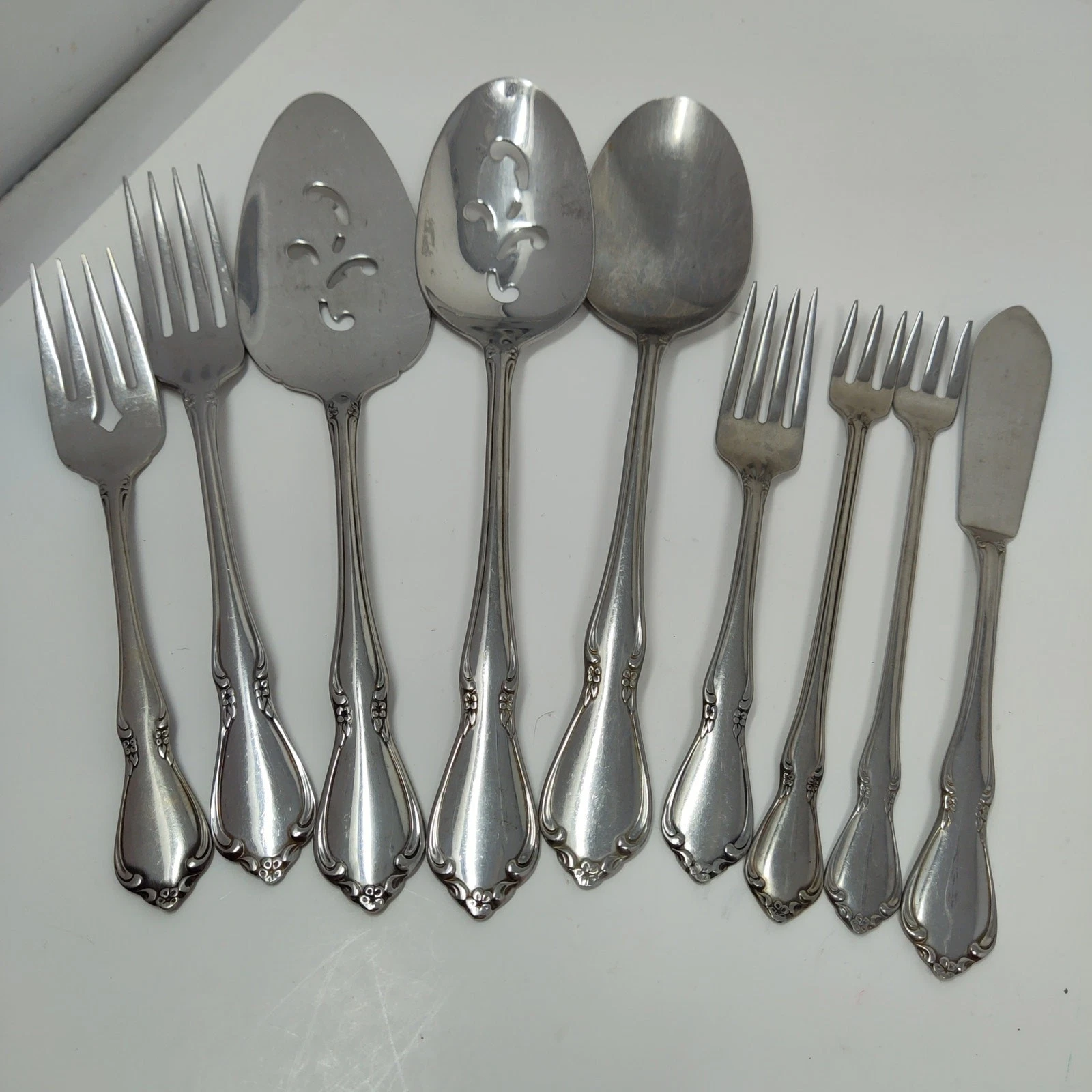 8X Misc Lot Oneida Chateau Oneidacraft Deluxe Stainless Forks Spoons Serving