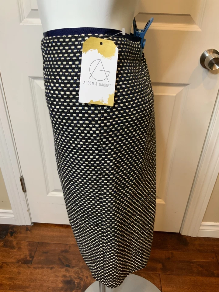 Falda lápiz de tweed metálico azul marino, blanco y dorado Tory Burch, talla 6 Foto 4 de 4