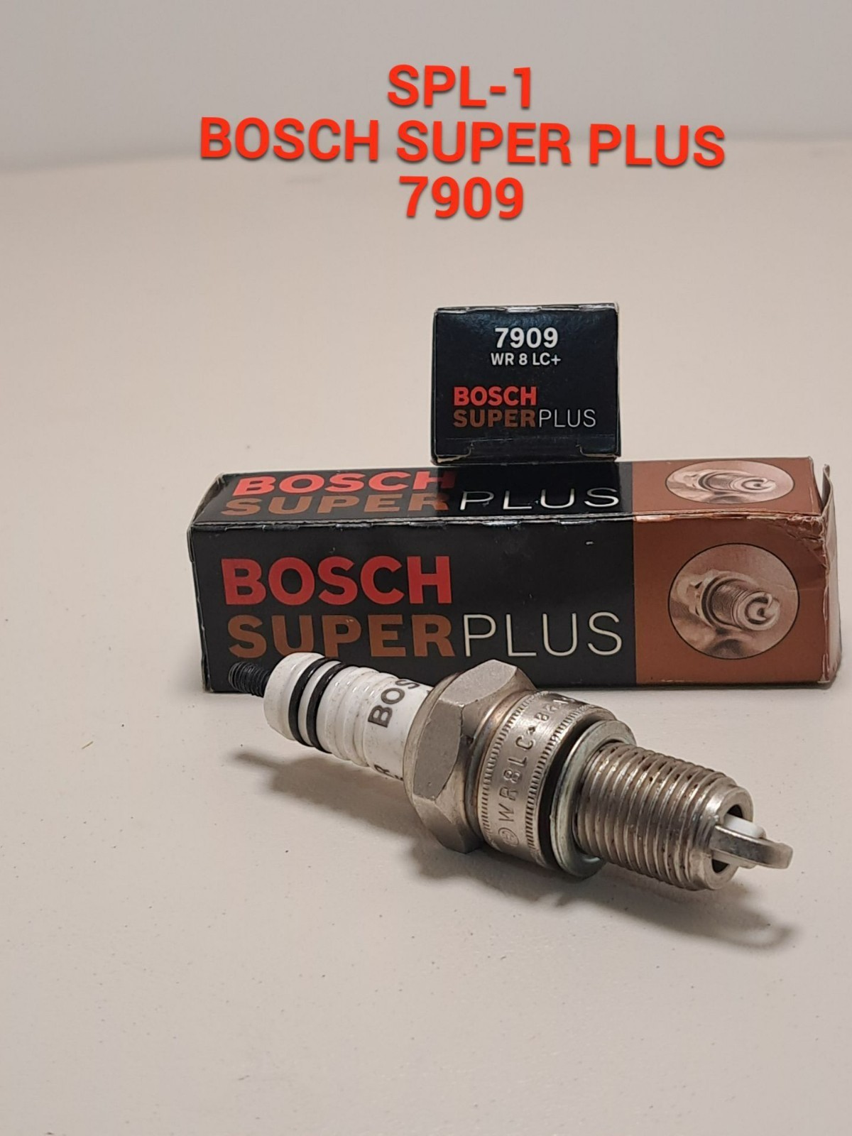 - Bosch SUPER PLUS #WR 8 LC -7909- Spark Plugs NOS NIB  #0242229779-3UZ
