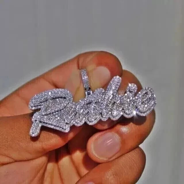 Colgante Moissanite Real Para Hombre 4.00Ct Redondo Nombre Personalizado Chapado en Oro Blanco 14k Foto 4 de 4