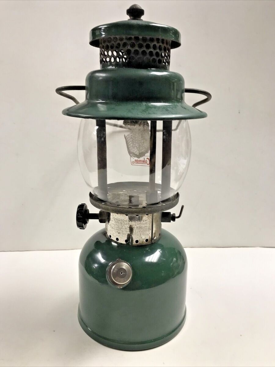 NICE COLEMAN MODEL 242C PAINTED SINGLE MANTLE LANTERN MADE NICE COLEMAN MODEL 242C PAINTED SINGLE MANTLE LANTERN MADE