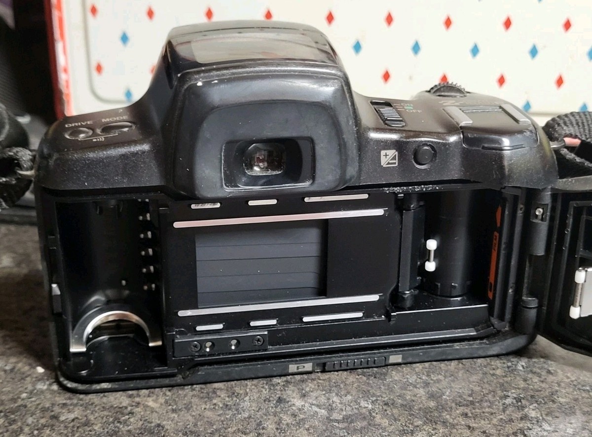 Pentax Z-50P 35mm Film Camera with Pentax Zoom 35–80mm Lens