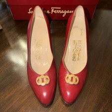 VTG/ SALVATORE FERRAGAMO Red Italian Lea. Gold Knot size 7B