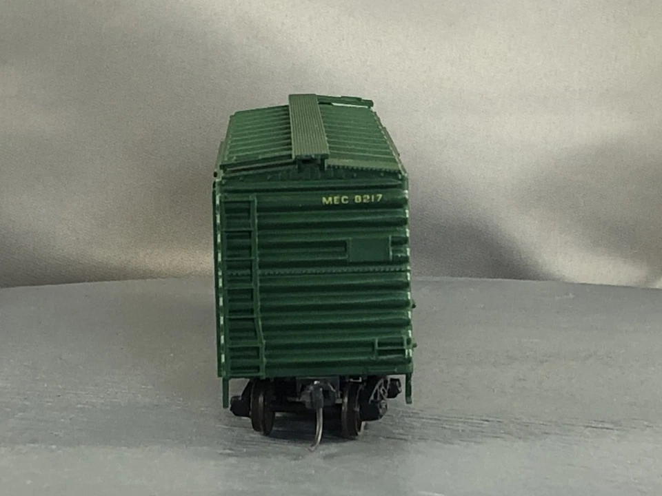 Accurail - Maine Central - 40' Wood Box Car + Wgt # 8217 w/Kadees - Image 4 of 4