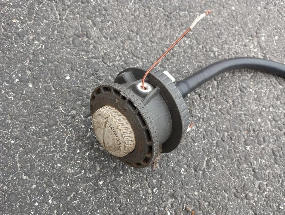 Recortadora de cuerdas/malezadora de malezas HOMELITE restaurada eje curvo con cabezal de golpe envío gratuito Foto 3 de 4