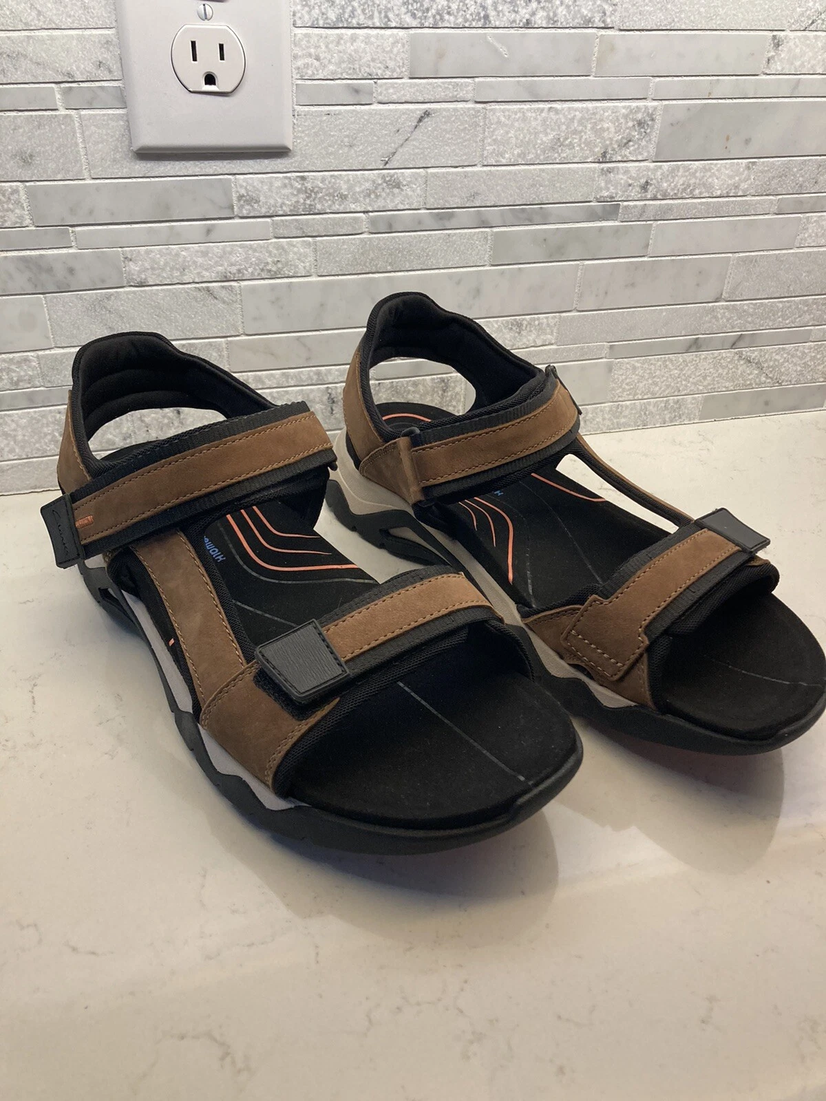 Clarks Wave 2.0 Sandalo salto uomo marrone chiaro OTTIME CONDIZIONI 50% DI SCONTO DAL NEGOZIO