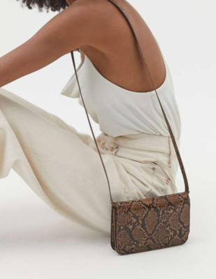 cow print shoulder bolsa urban outfitters