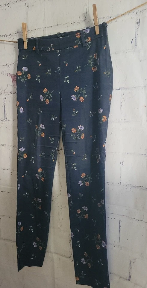Pantalones chinos ajustados florales con cremallera lateral delantera plana talla 4 mezcla de algodón H&M Foto 3 de 4