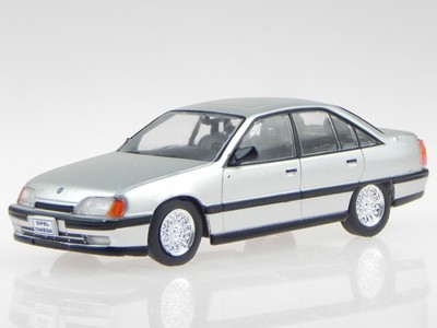 Opel Omega A silver diecast modelcar in showcase 1:43