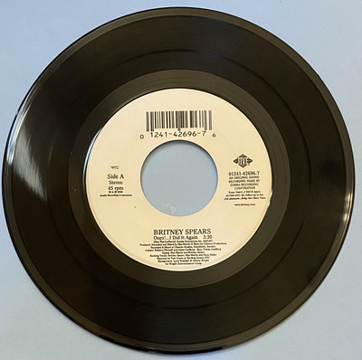 Britney Spears '' Oops I Did It Again / Oops I Did It Again '' Vinyl 45 Record 7 