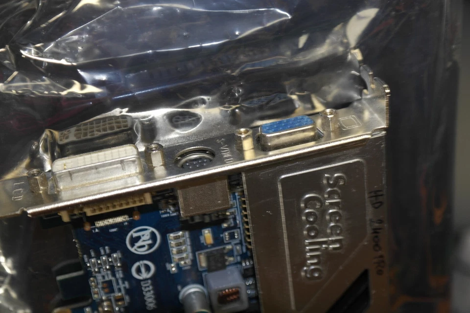 ASUS ATI Radeon HD 2400 Pro 16* PCI-e 256MB VGA S-Video DVI Video Graphics Card - Image 4 of 4