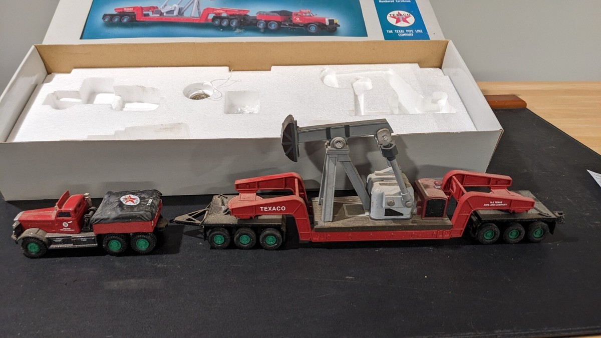 Corgi 55304 Diamond T980 w/Girder Trailer & Nodding Donkey