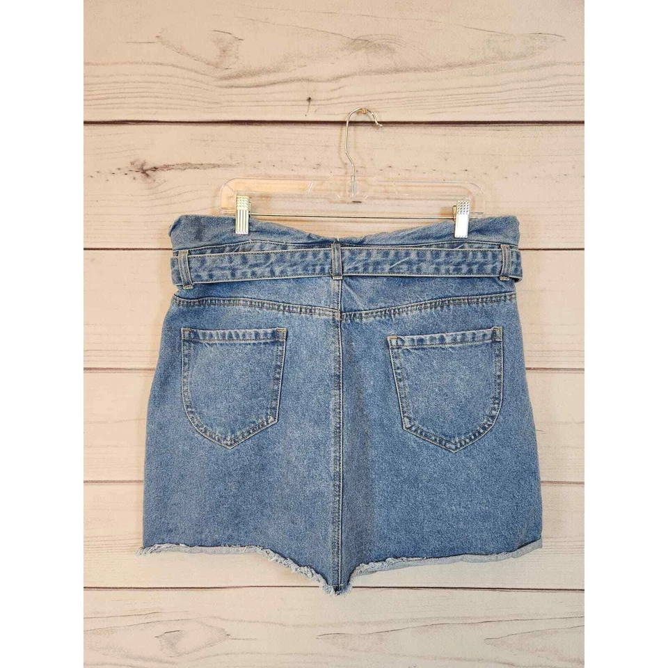 Minifalda Boohoo para mujer azul tiro alto algodón de mezclilla con cinturón dobladillo crudo talla 16 Foto 2 de 4