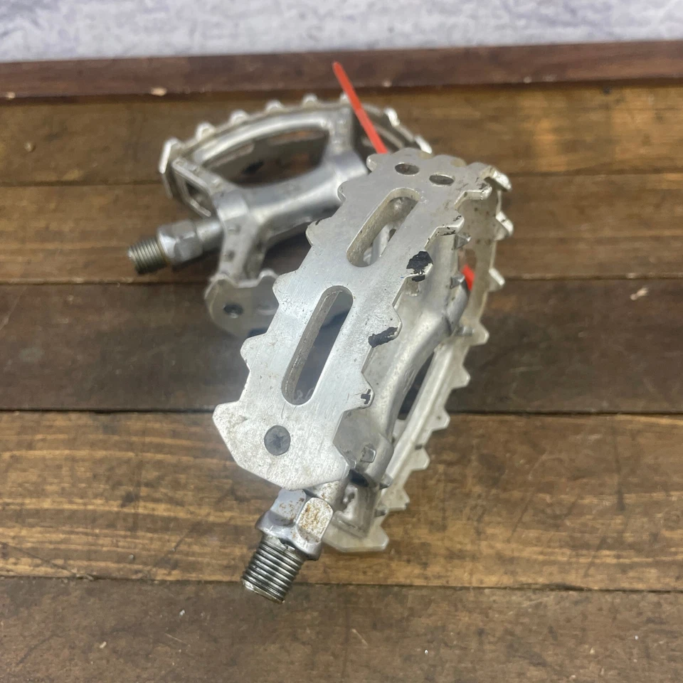 Pedales BMX Victor Old School VP-747 VP 1/2 pulgada Beartrap vintage plateados doblados A3 Foto 2 de 4