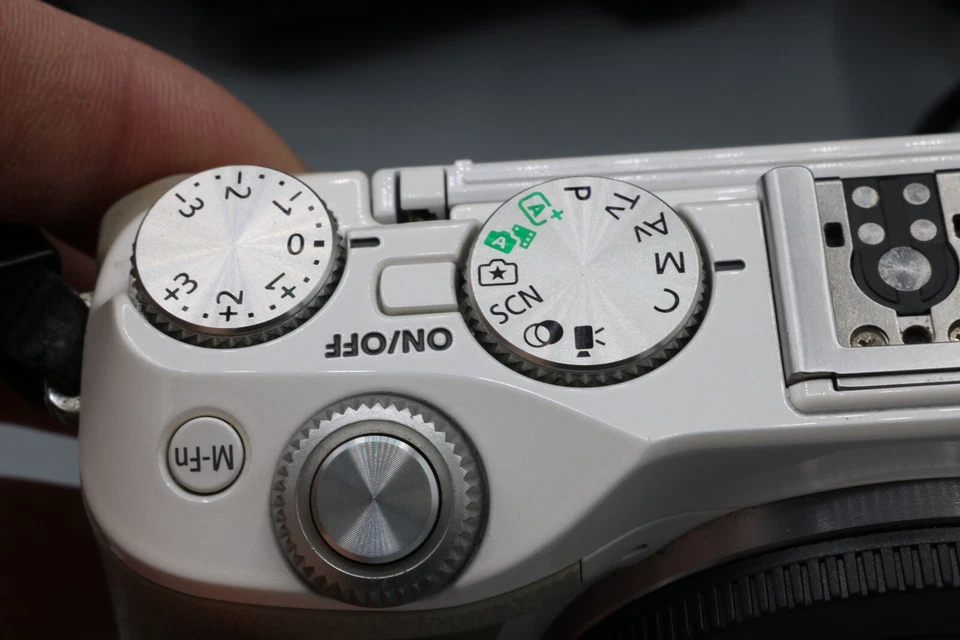 Canon EOS M3 Digital Kamera 24,2 Megapixel Systemkamera EF-M Mount WIFI NFC Weiß - Bild 2 von 4