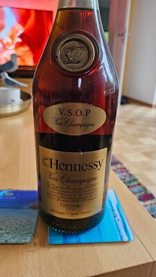 Hennessy Fine Champagne Cognac ungeöffnet, Abfüllung ca 1975