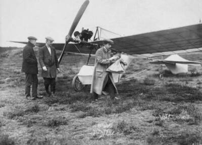 Men retrieve mail sack into first German mail plane, Bruck, Ebersb Old Photo
