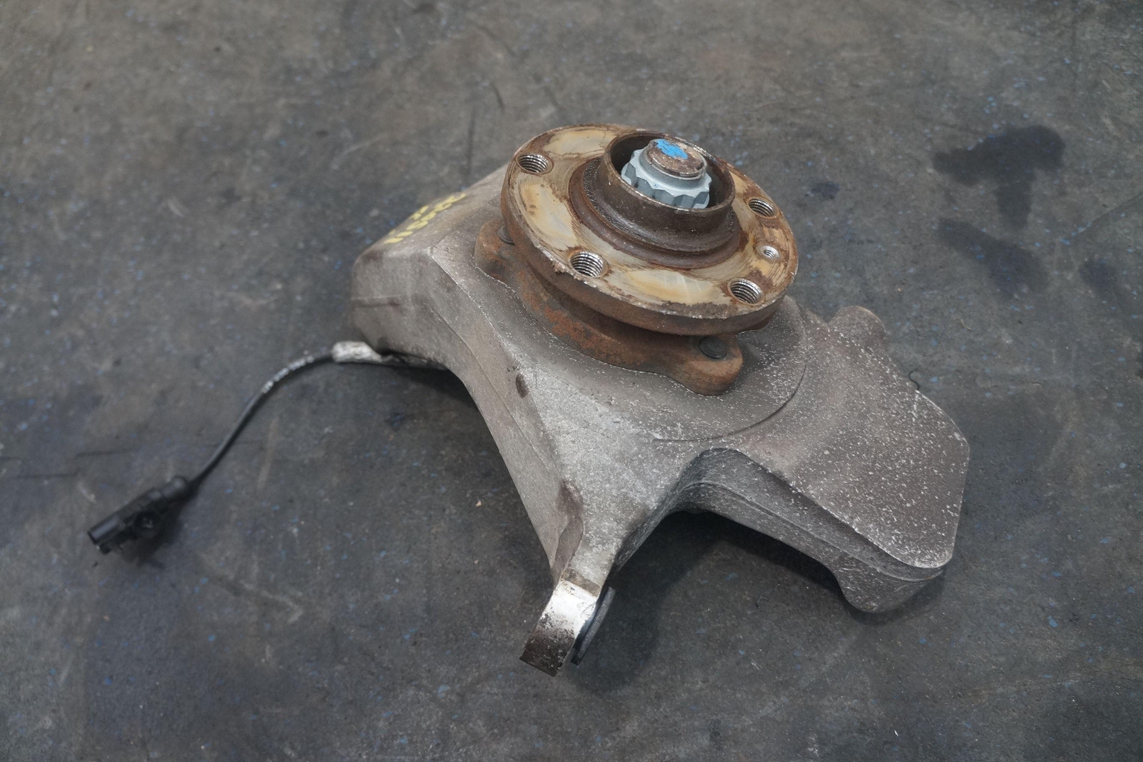 Front Suspension Left Spindle Knuckle Hub 11B0033CP OEM McLaren MP4-12C 2014