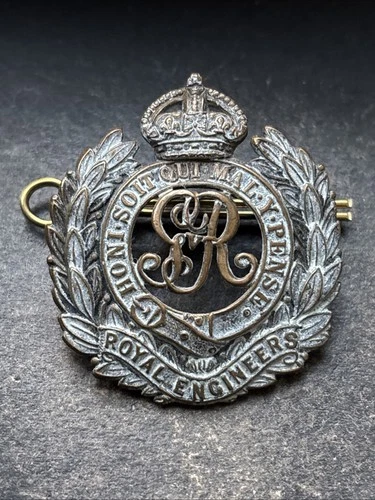 Royal Engineers, Genuine British Army Cap Badge. WW1.