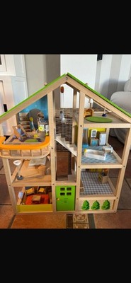 Hape E3401 Vier-Jahreszeiten Haus Puppenhaus mit Zubehör Möbel Holzspielzeug