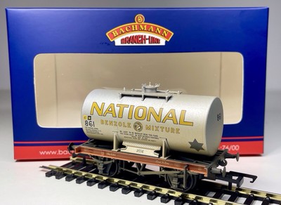 Bachmann 38-778A verwitterter Anker-Kesselwagen National Benzole - Spur O