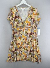 Sky’s The Limit Women’s Petite Sz M Amalfi V-Neck Floral Fit & Flare Dress NWT