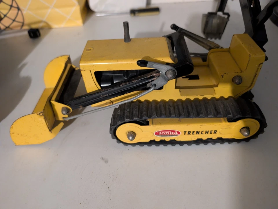 Vintage 1960s No. 534 Tonka Trencher Backhoe Loader Pressed Steel Working - Image 2 of 4