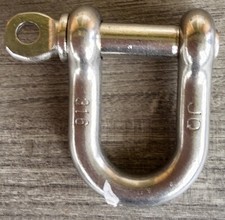 TRAILER - SILVER D SHACKLE - JQ 316 (221) - IN REALLY GOOD CONDITION
