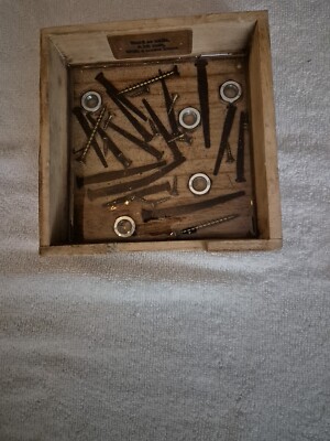 Handgefertigte einmalige Valet Tray Catchall Muttern Schrauben und Schrauben in Harz, verrücktes Geschenk