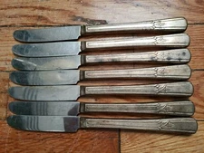 7 ANTIQUE VINTAGE COLLECTABLE *WM ROGERS* SILVER PLATE KNIVES 8.25"- HOLLOW 