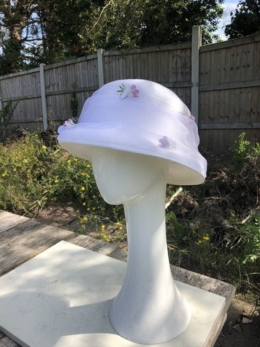 DEBENHAMS SUMMER SUN MEDIUM HAT WHITE NETTING PURPLE FLOWERS 21.75" CIRCUMFERENC - Picture 21 of 21
