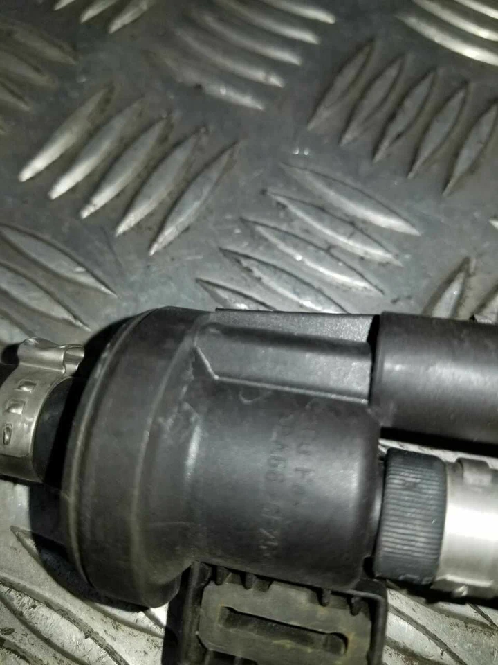 TUBO DE MANGUEIRA RESPIRADOR AUDI A4 AVANT B7 S LINE ESTATE 2.0T 2004 - 2009 - Imagem 3 de 4