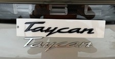 OEM Porsche Taycan Heck Emblem Glanz Schwarz 2019-2026