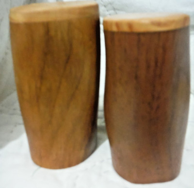 ARTISAN CRAFTED HAND CARVED SALT & PEPPER SHAKERS MCM WOOD GRAIN 4.5  x 2.5 