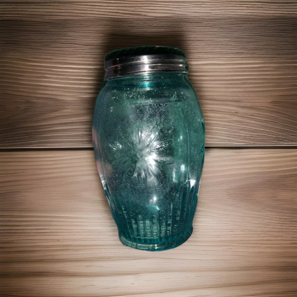 HERMOSO tarro/jarrón ASP de vidrio azul claro con tapas margarita lateral tiene agujeros en la tapa Foto 2 de 3