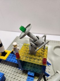 Lego Classic Space 483 Alpha 1 Rocket Base - 100% Complete w/ Manual & Minifigs