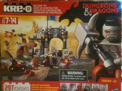 KRE-O Dungeons & Dragons Knights Fortress box damaged 