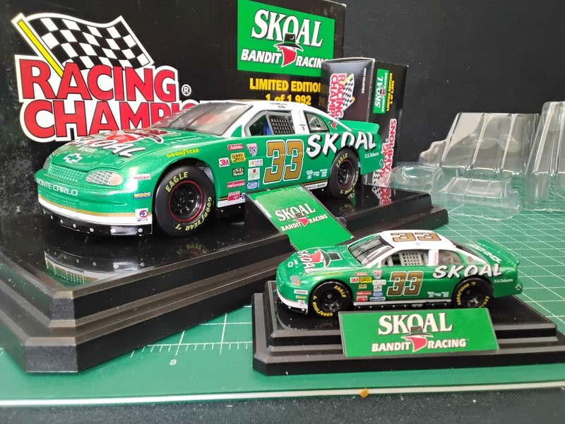 TWO Racing Champs Diecast NASCAR 1998 Ken Shrader #33 SKOAL Bandit 1:24 & 1:64 R