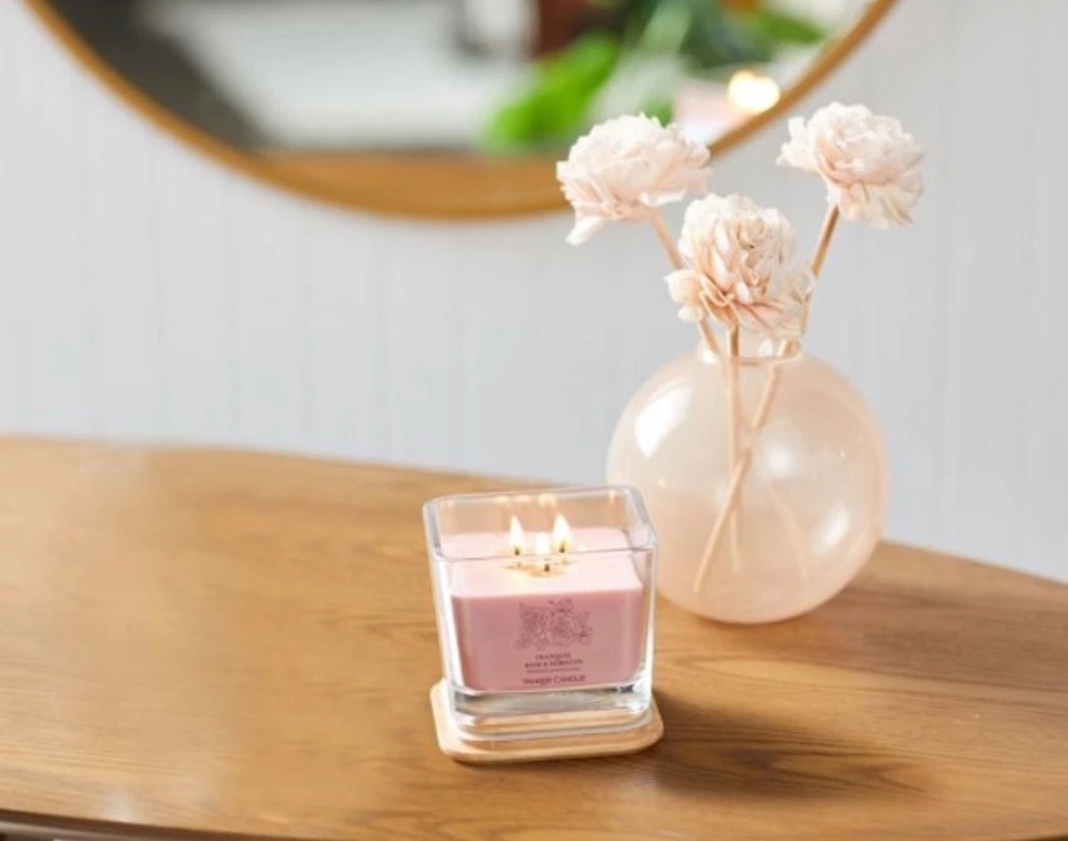 Yankee Candle Well Living Collection - Tranquil Rose & Hibiscus - Medium Square - Image 4 of 4