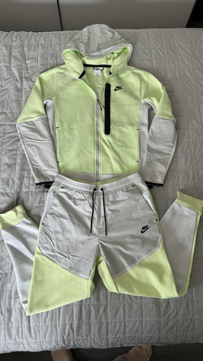Nike Air Volt Tracksuit Nike Tech Fleece Woven Volt Green M/S UK