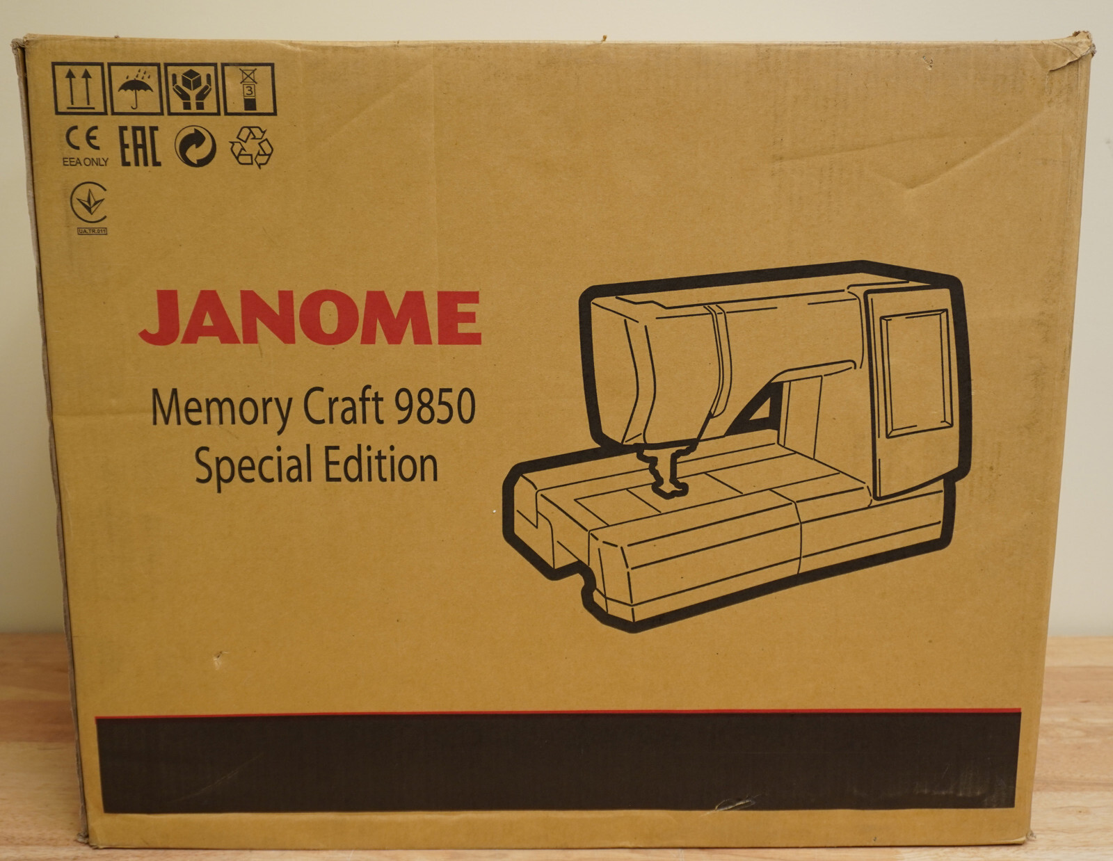Janome Memory Craft 9850 Special Edition Emroidery and Sewin