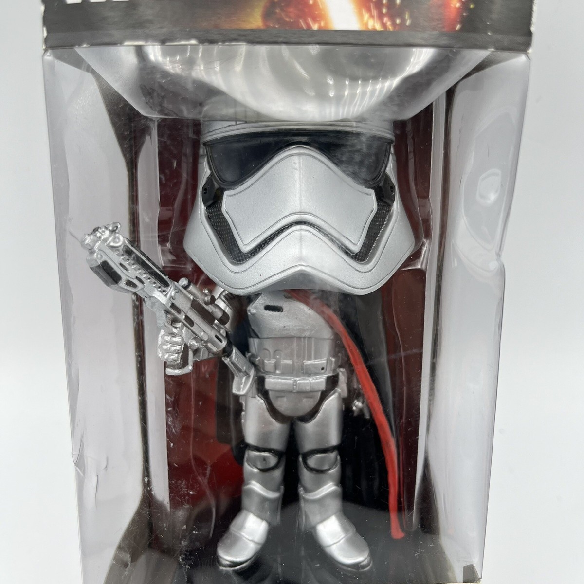 FunkoPop！91 CAPTAIN PHASMA キャプテン　ファズマ Amazon.com: Star Wars Captain Phasma Chrome POP! Smugglers