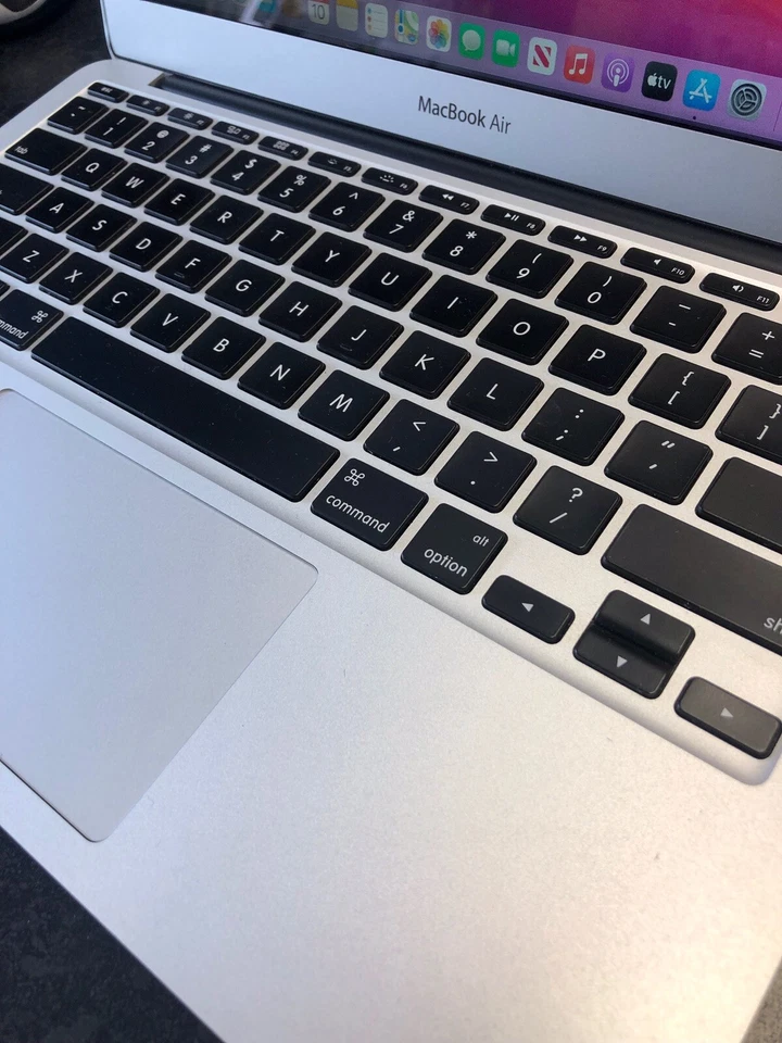 MacBook Air 2013 11inch Dual-Core Intel Core i5 4GB Ram/128GB SSD (**727) - Image 2 of 4