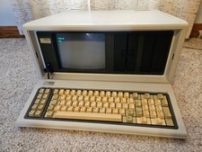 Compaq Plus Portable Luggable Computer with Manuals   Keyboard Doesn't Work