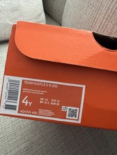 Size 4 GS Nike Team Hustle D9